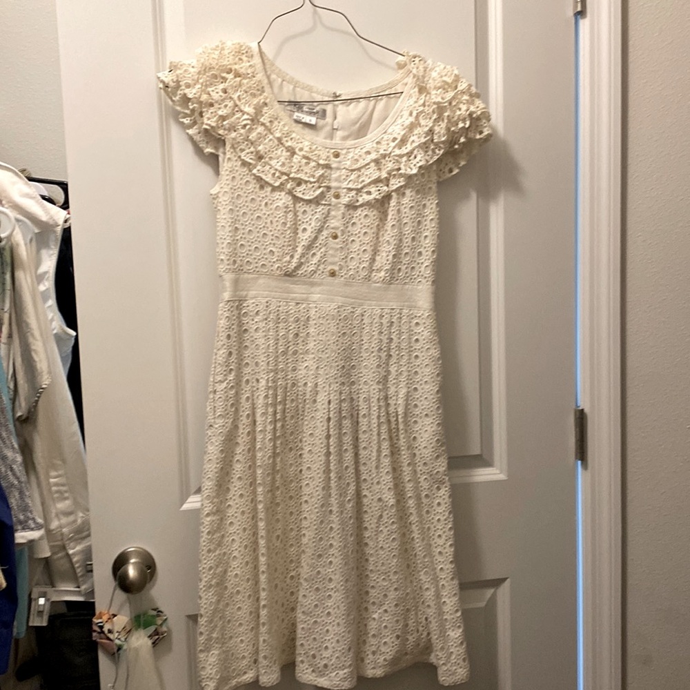 Kay unger NY size 6 eggshell dress